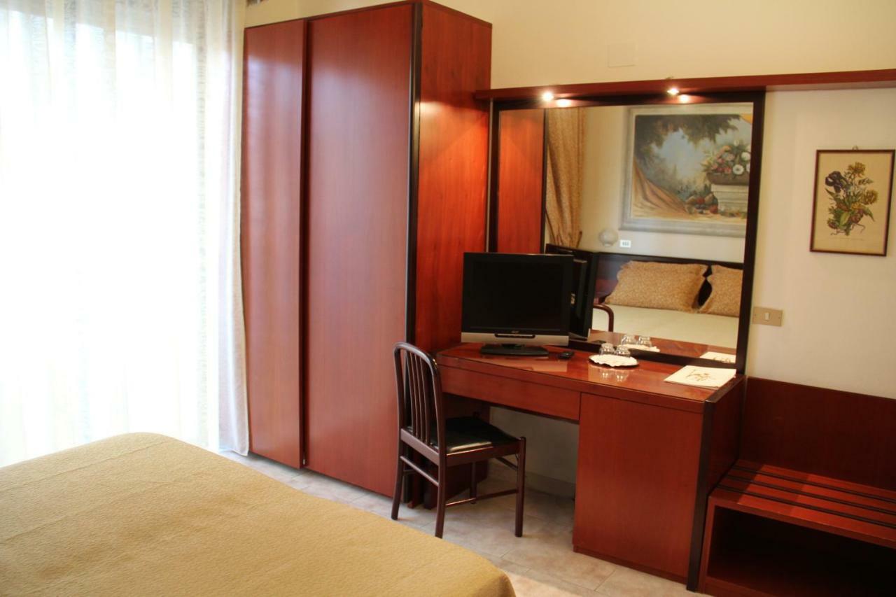 Hotel Nettuno Cervia Exterior foto